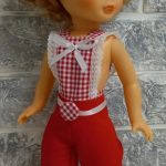 Retxula la creativa mente detrás de una moda atrevida y divertida para muñecas. Con habilidad en la costura, crea prendas únicas que van desde lo juguetón hasta lo erótico, todo en escala perfecta para tus muñecas. ¡Descubre su colección y dale a tus muñecas un estilo único y provocativo!