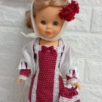 Retxula la creativa mente detrás de una moda atrevida y divertida para muñecas. Con habilidad en la costura, crea prendas únicas que van desde lo juguetón hasta lo erótico, todo en escala perfecta para tus muñecas. ¡Descubre su colección y dale a tus muñecas un estilo único y provocativo!