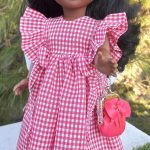 En Manos de Bruja creamos y diseñamos ropita, zapatos y complementos para tus muñecas.