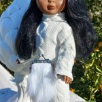 En Manos de Bruja creamos y diseñamos ropita, zapatos y complementos para tus muñecas.