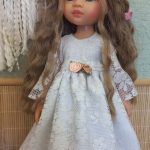 En Manos de Bruja creamos y diseñamos ropita, zapatos y complementos para tus muñecas.