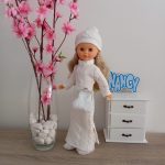 En Manos de Bruja creamos y diseñamos ropita, zapatos y complementos para tus muñecas.